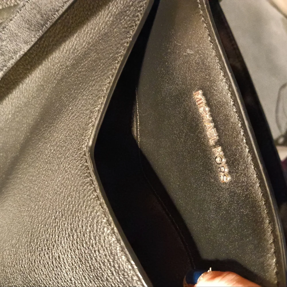 Michael kors purse - Picture 6 of 11
